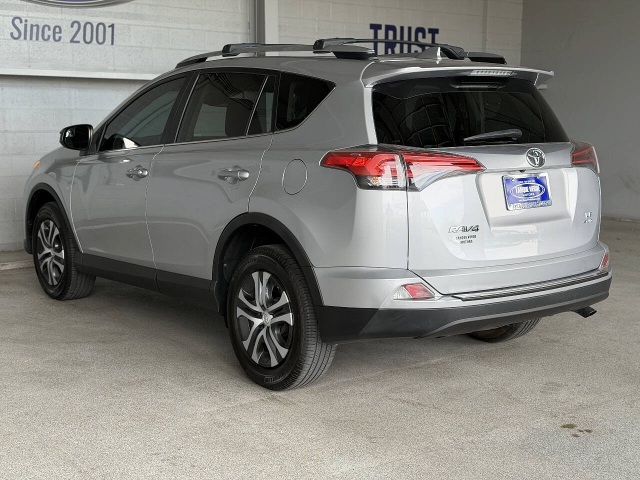 Used 2017 Toyota RAV4 LE w/ Carpet Mat Package AWD/4WD image 8
