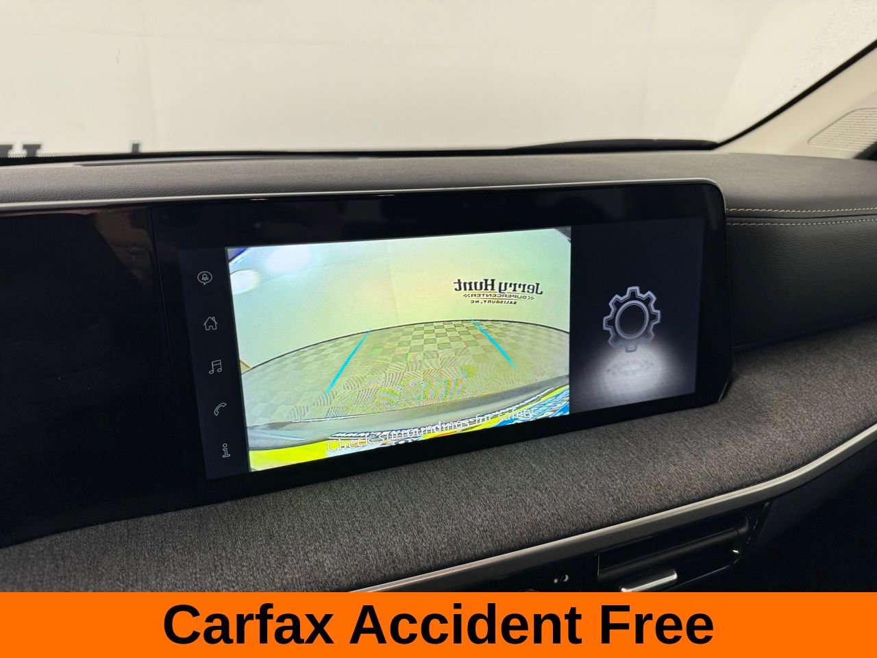 Used 2025 Nissan Kicks SV image 3