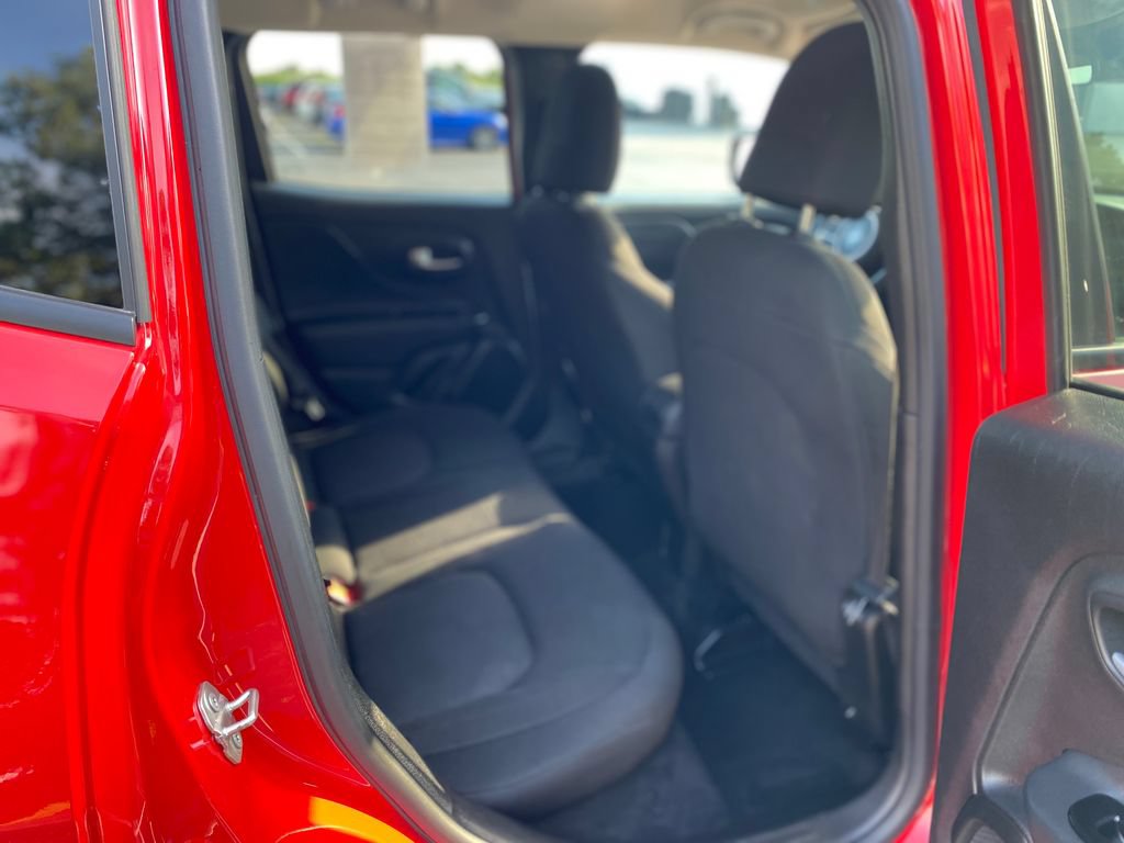 Used 2023 Jeep Renegade Latitude AWD/4WD image 15