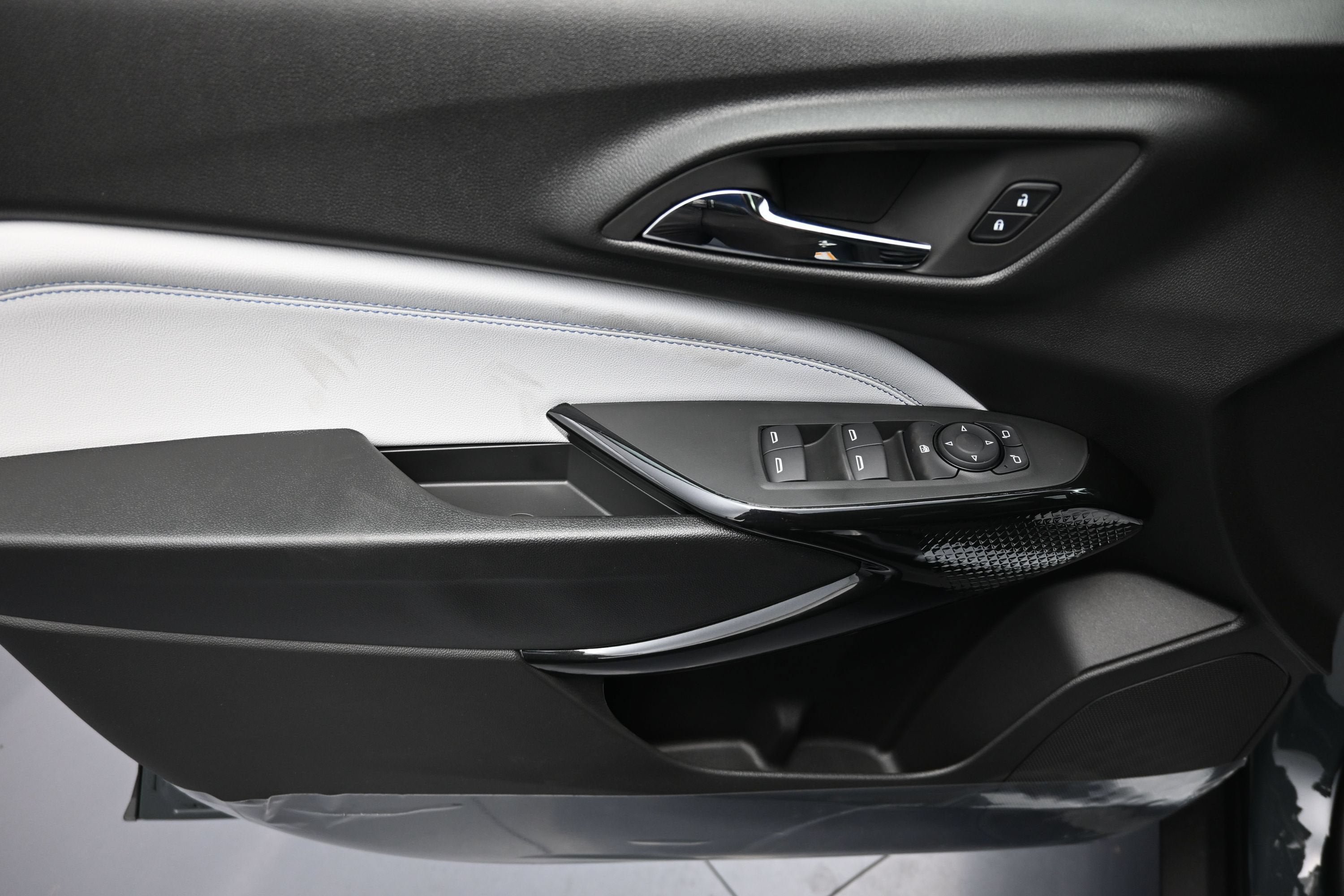 New 2026 Chevrolet Trax LT w/ Sunroof Package FWD image 26