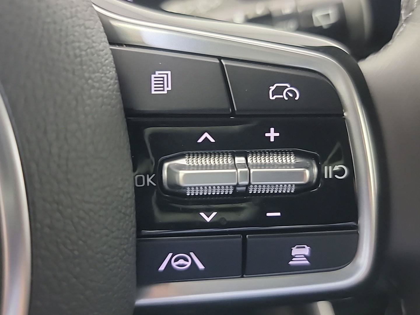Certified 2026 Kia Carnival EX FWD image 29