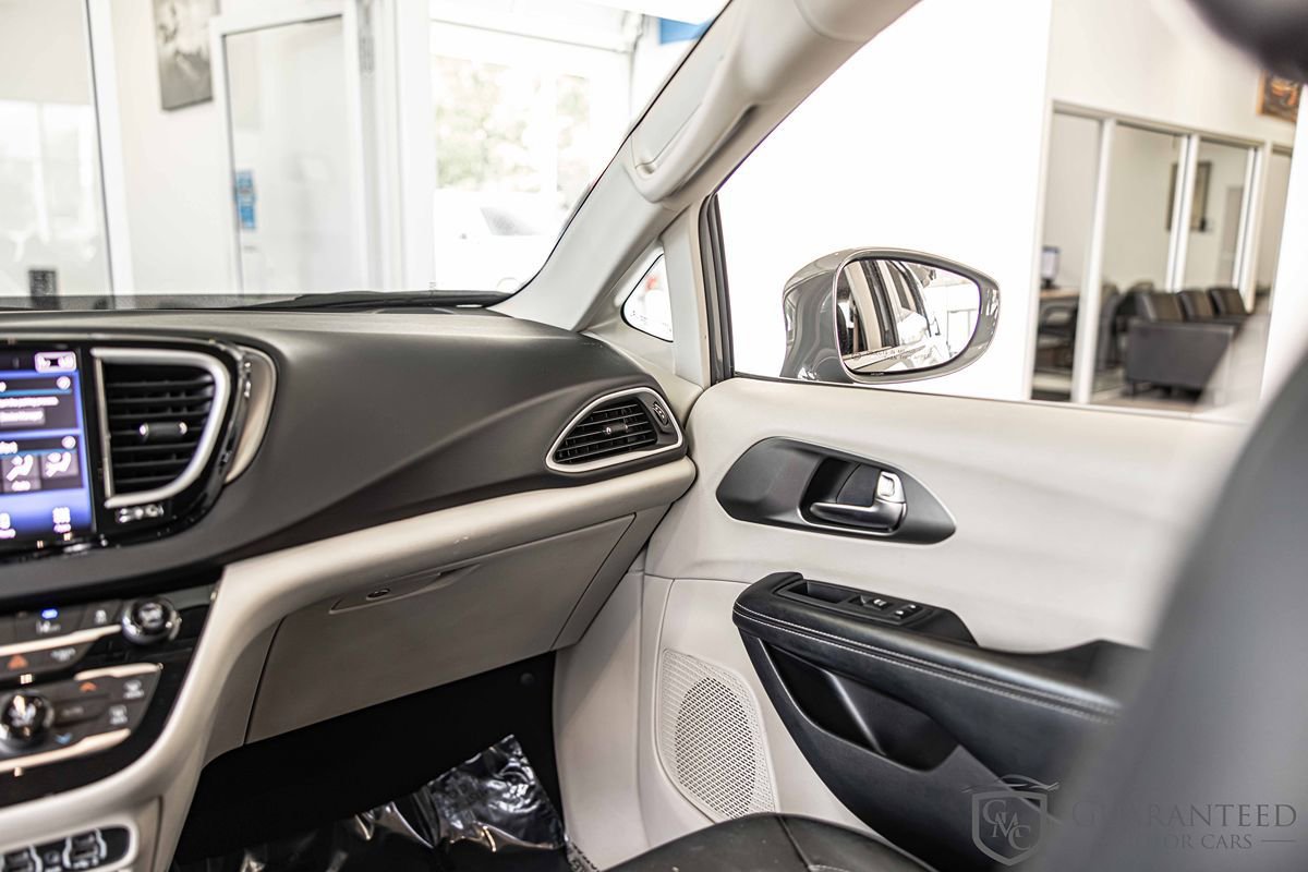 Used 2022 Chrysler Pacifica Touring-L FWD image 40