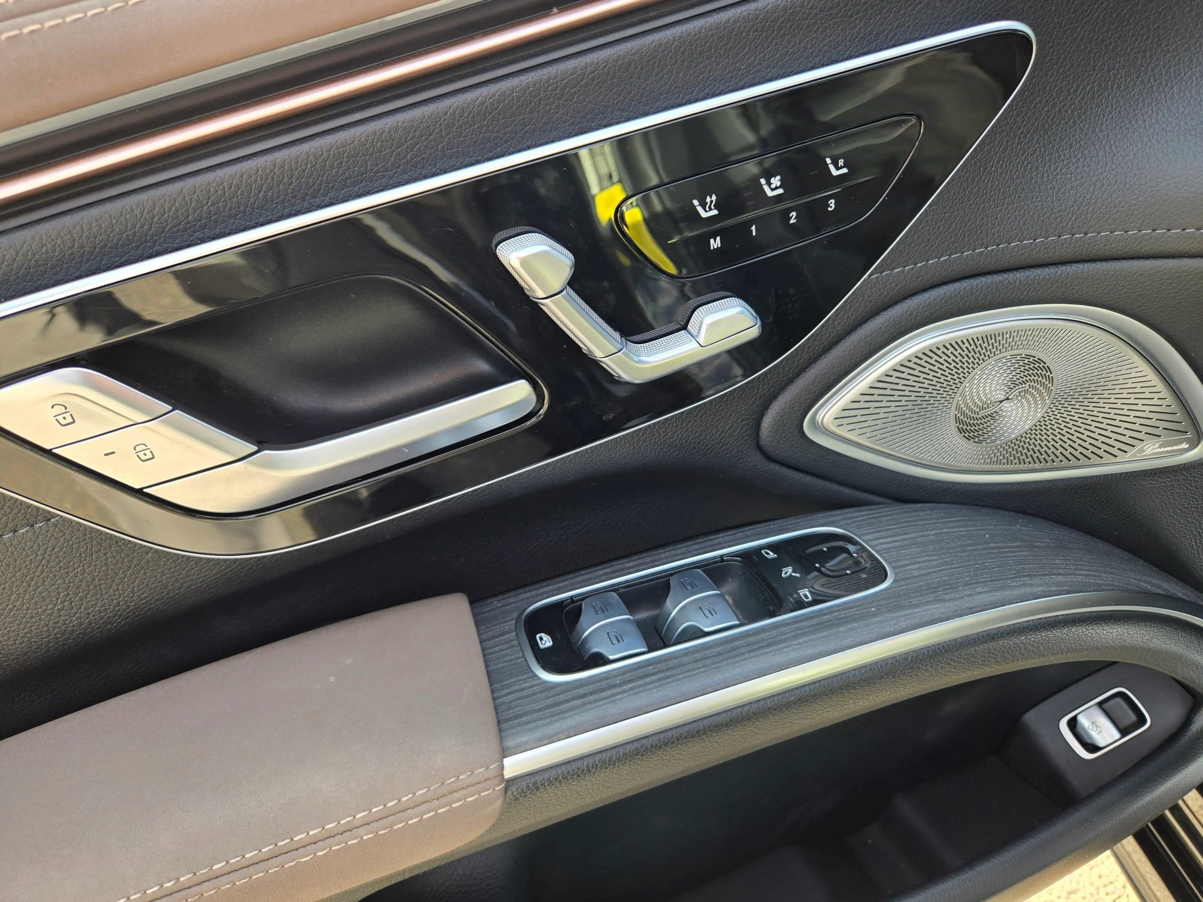 Used 2023 Mercedes-Benz EQS 580 4MATIC Sedan w/ Exclusive Trim Package image 36