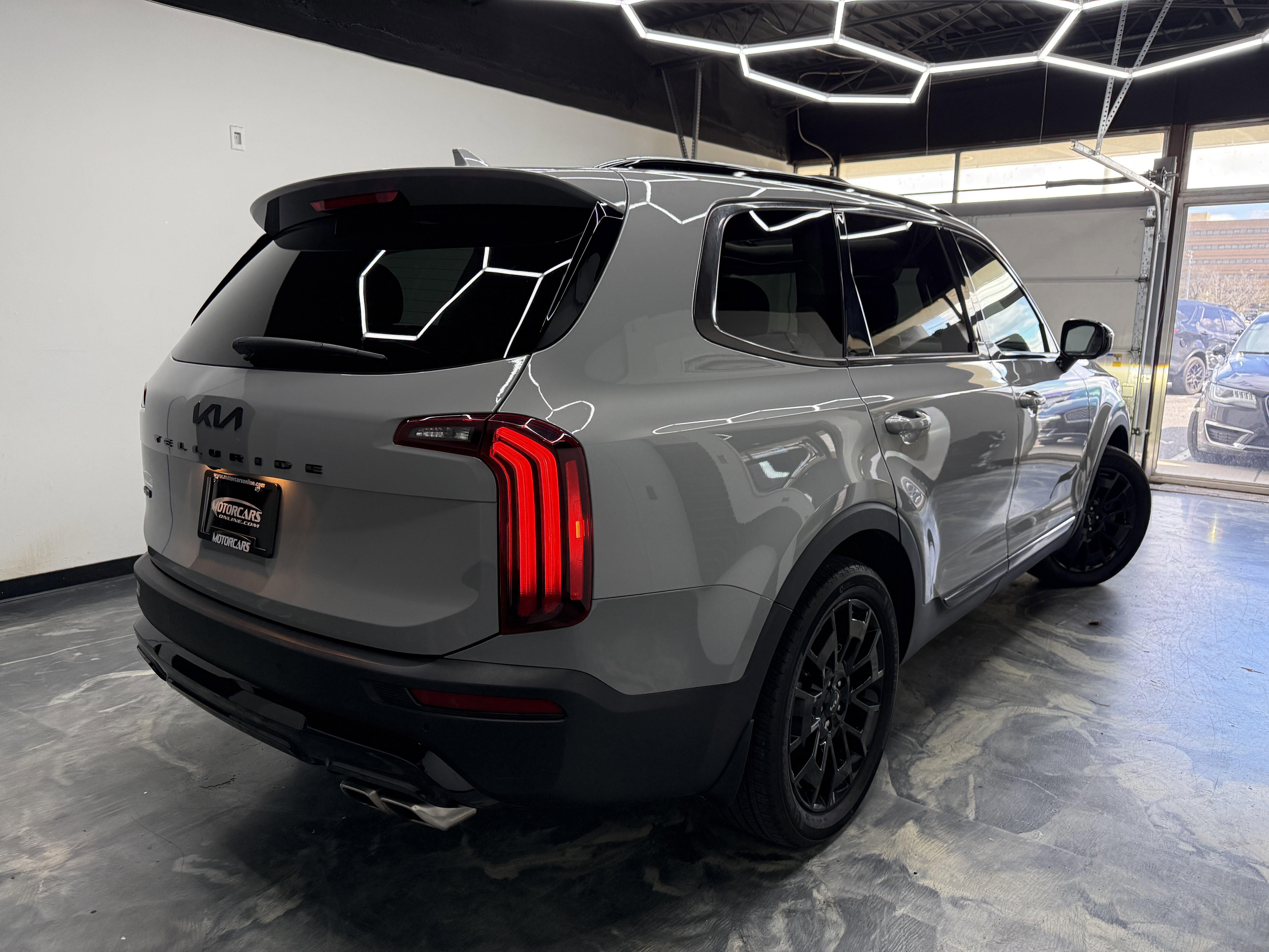 Used 2022 Kia Telluride SX image 3