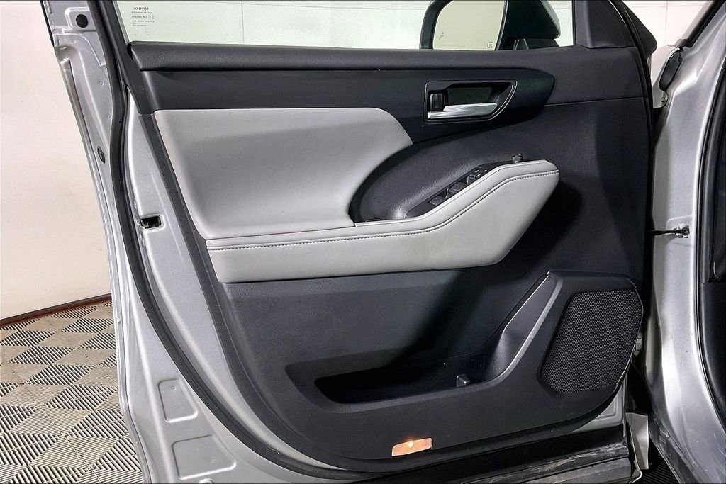Used 2021 Toyota Highlander XLE image 22