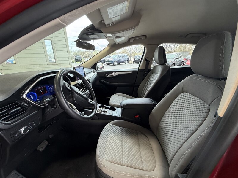Used 2020 Ford Escape SE Sport FWD image 12