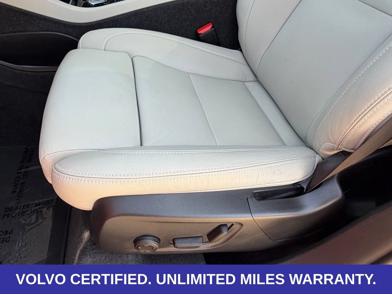 Certified 2024 Volvo XC40 B5 Plus AWD/4WD image 31