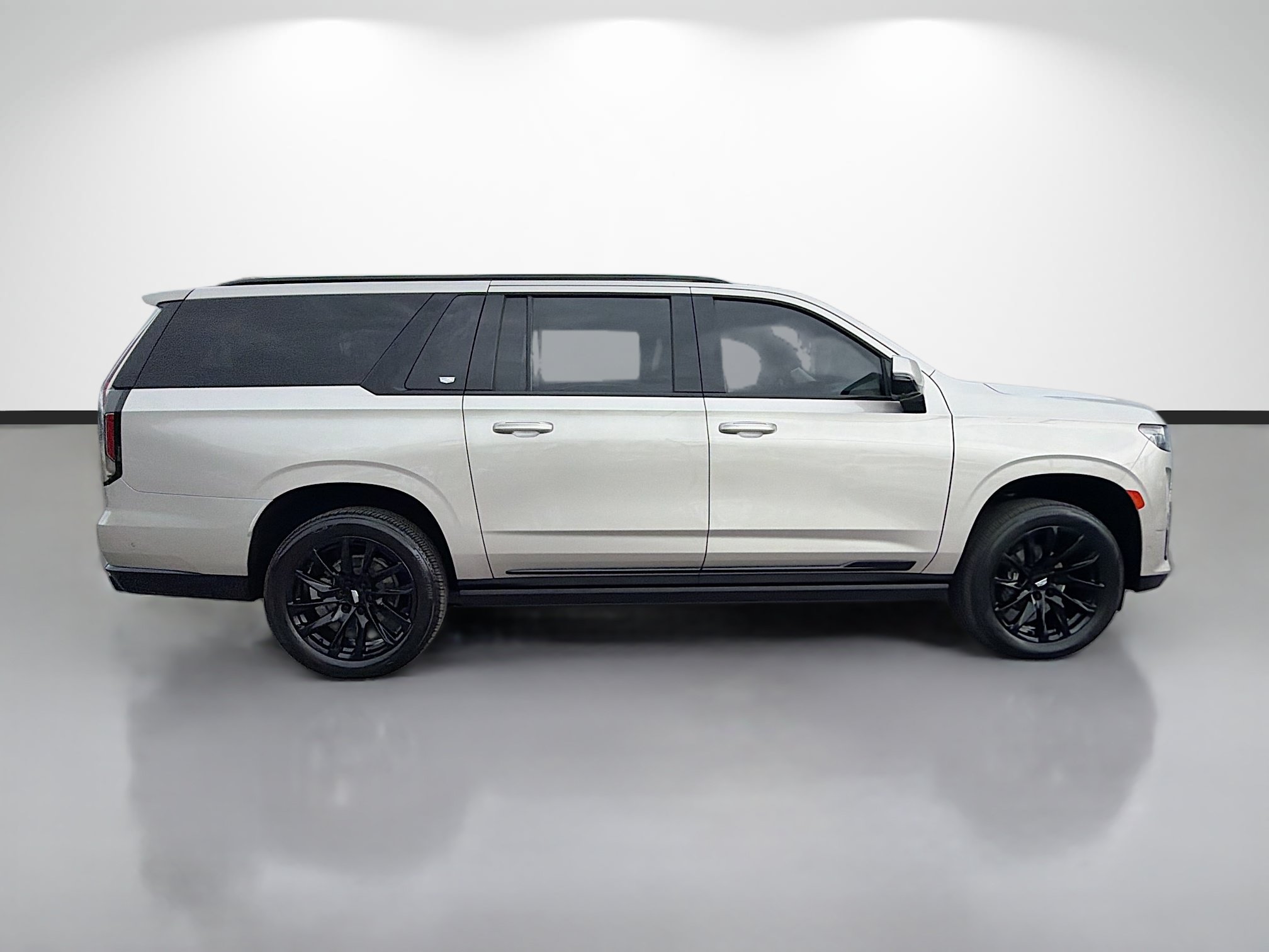 Used 2023 Cadillac Escalade ESV Sport Platinum w/ LPO, ONYX Package AWD/4WD image 2
