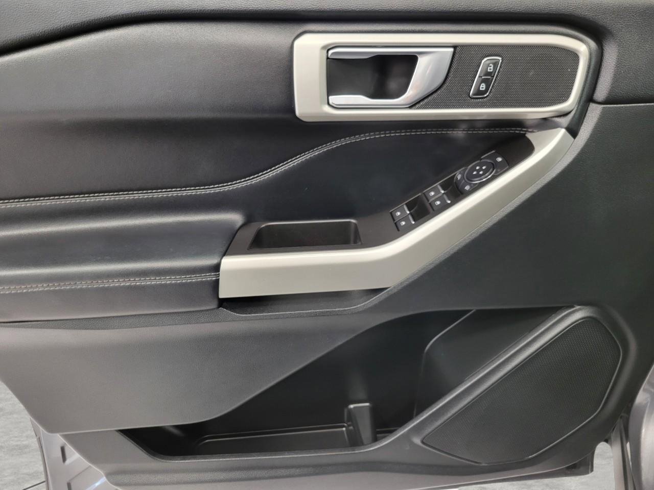 Used 2022 Ford Explorer XLT image 26