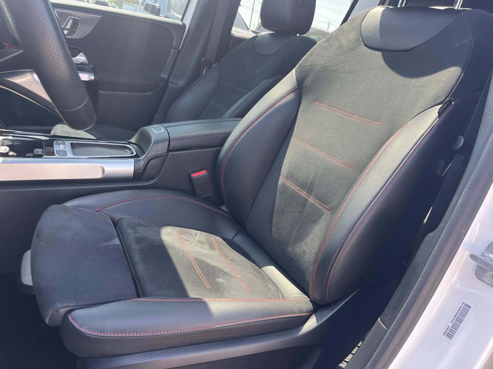 Used 2024 Mercedes-Benz GLB 250 image 33