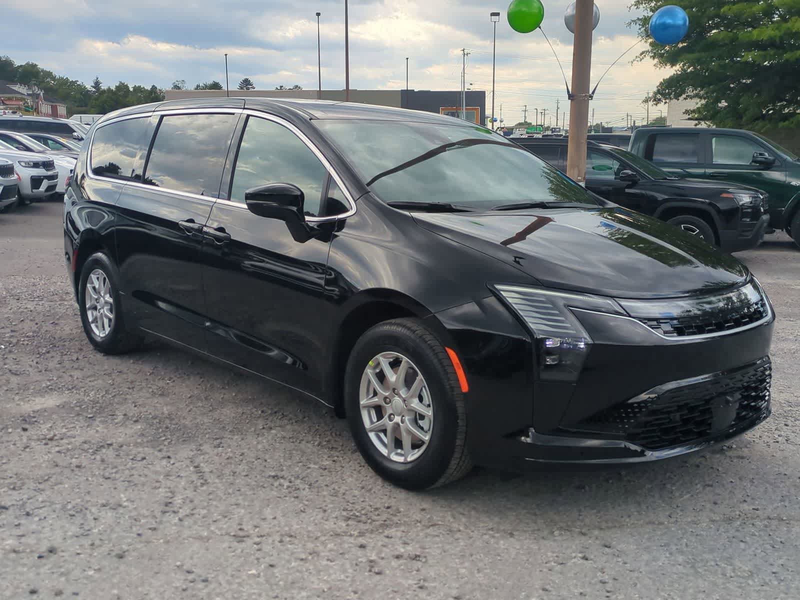 New 2027 Chrysler Pacifica Select FWD image 2
