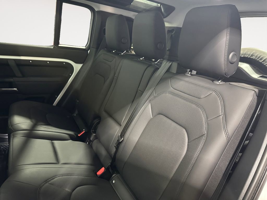 Used 2025 Land Rover Defender 110 S image 12