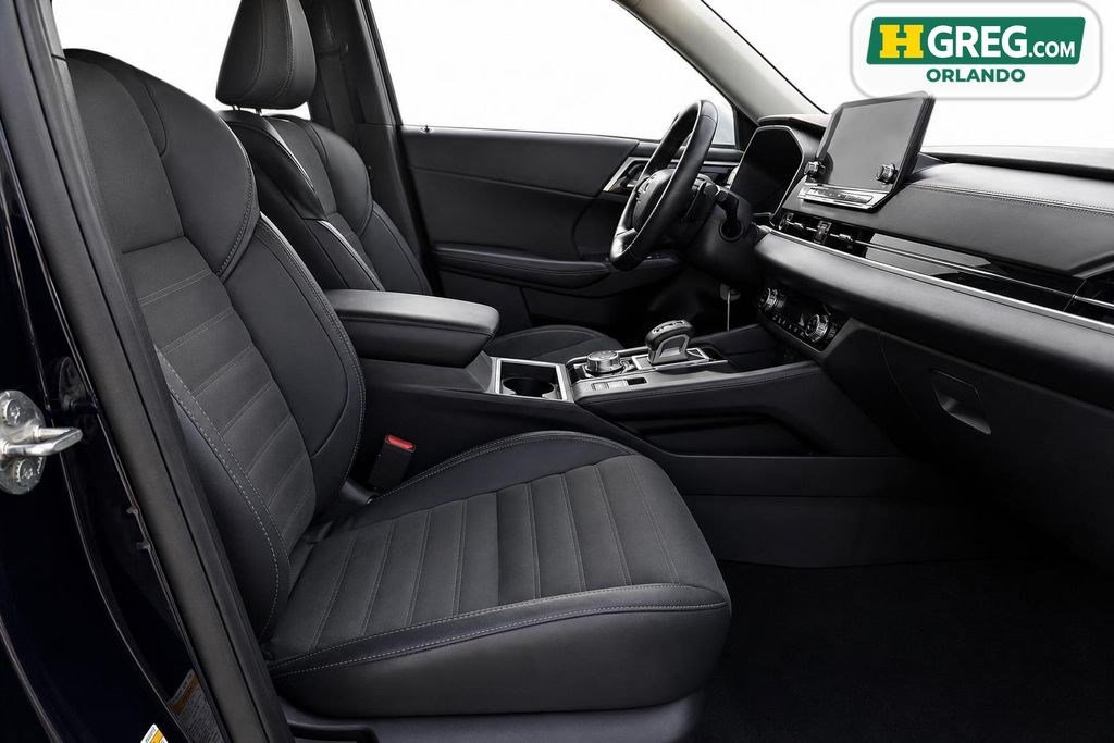 Used 2023 Mitsubishi Outlander SE FWD image 15