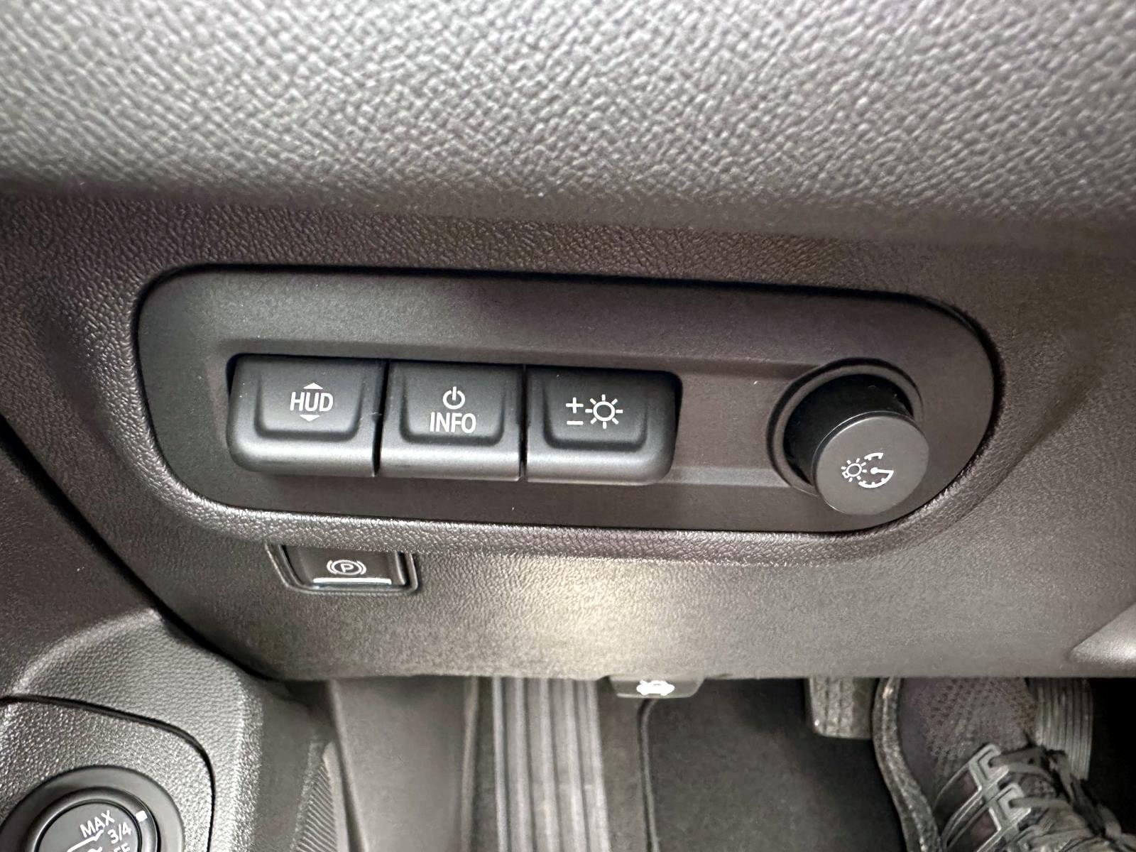 Used 2024 GMC Terrain SLT w/ Infotainment Package II AWD/4WD image 18