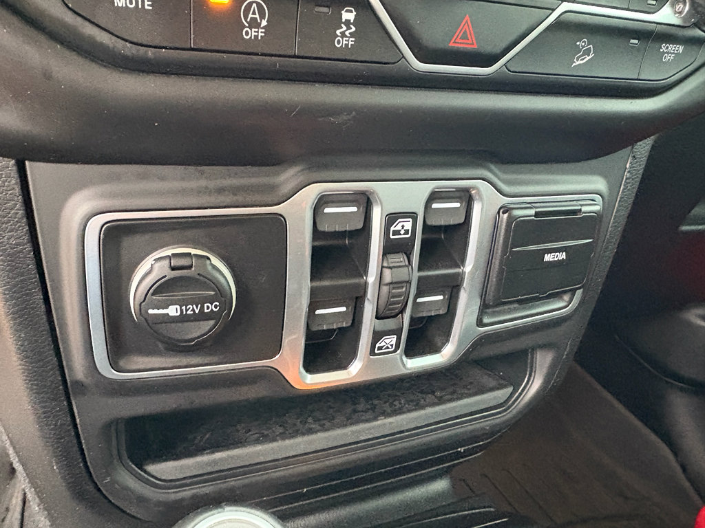 Used 2018 Jeep Wrangler Unlimited Sahara image 20