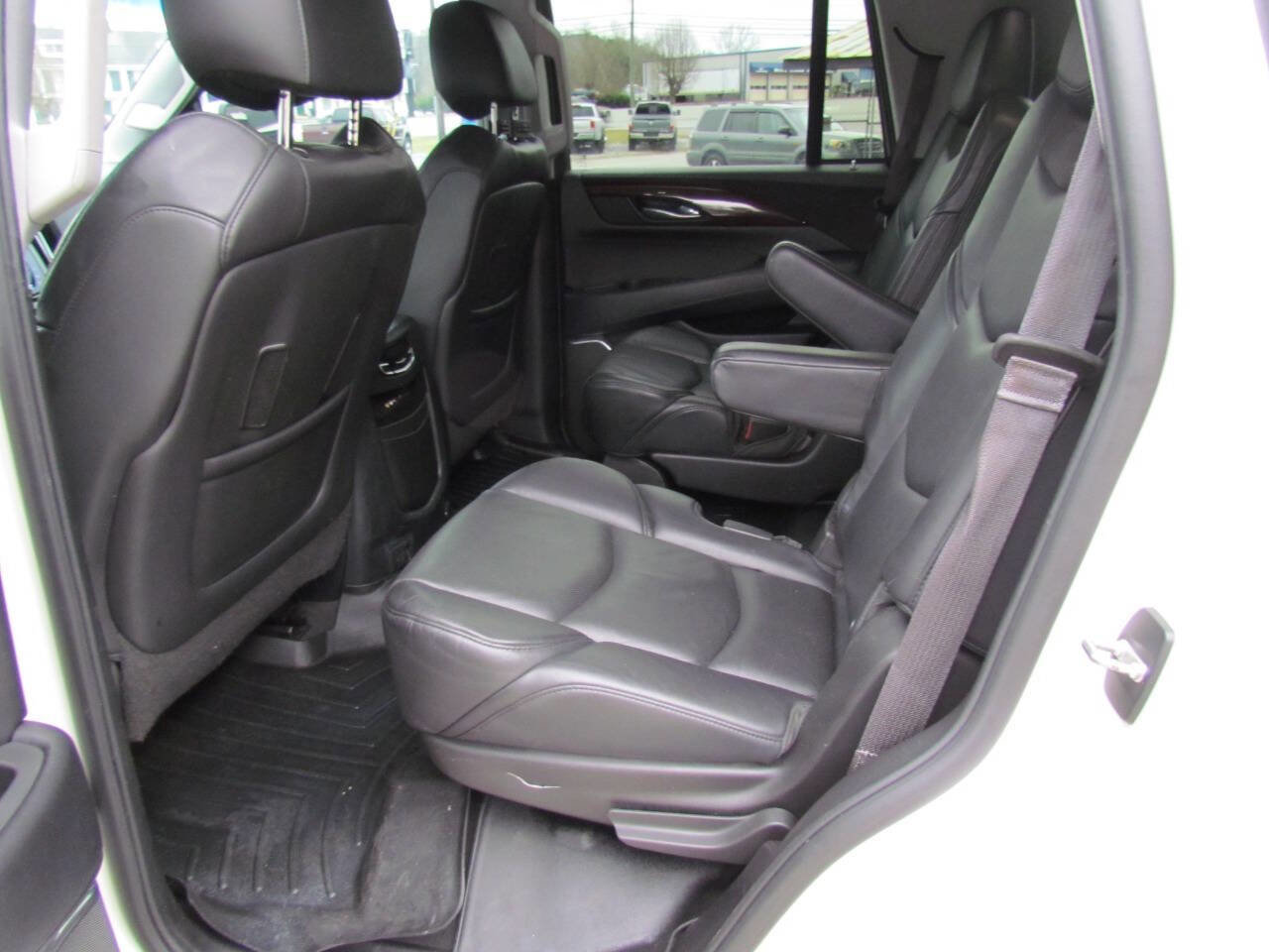 Used 2015 Cadillac Escalade Premium image 12