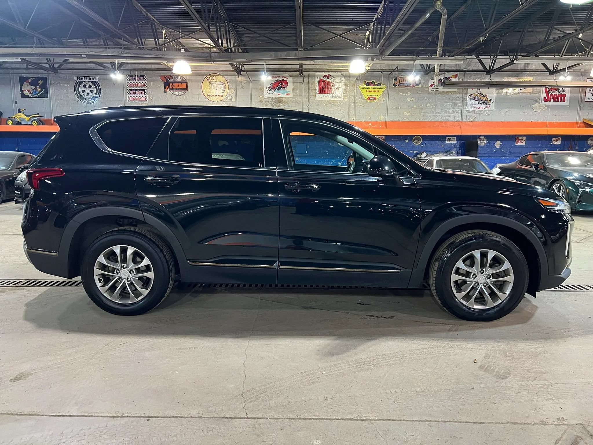 Used 2019 Hyundai Santa Fe SEL FWD image 2