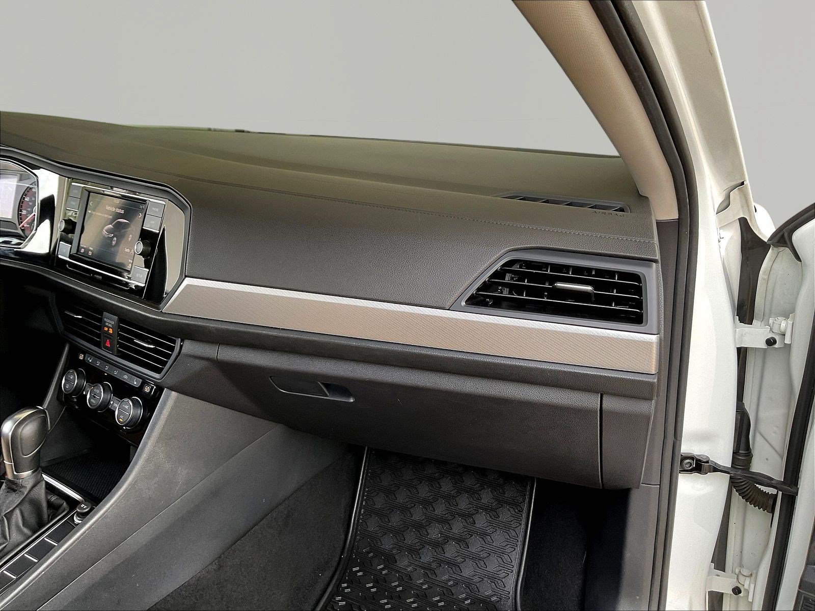 Used 2019 Volkswagen Jetta SE w/ Cold Weather Package FWD image 25