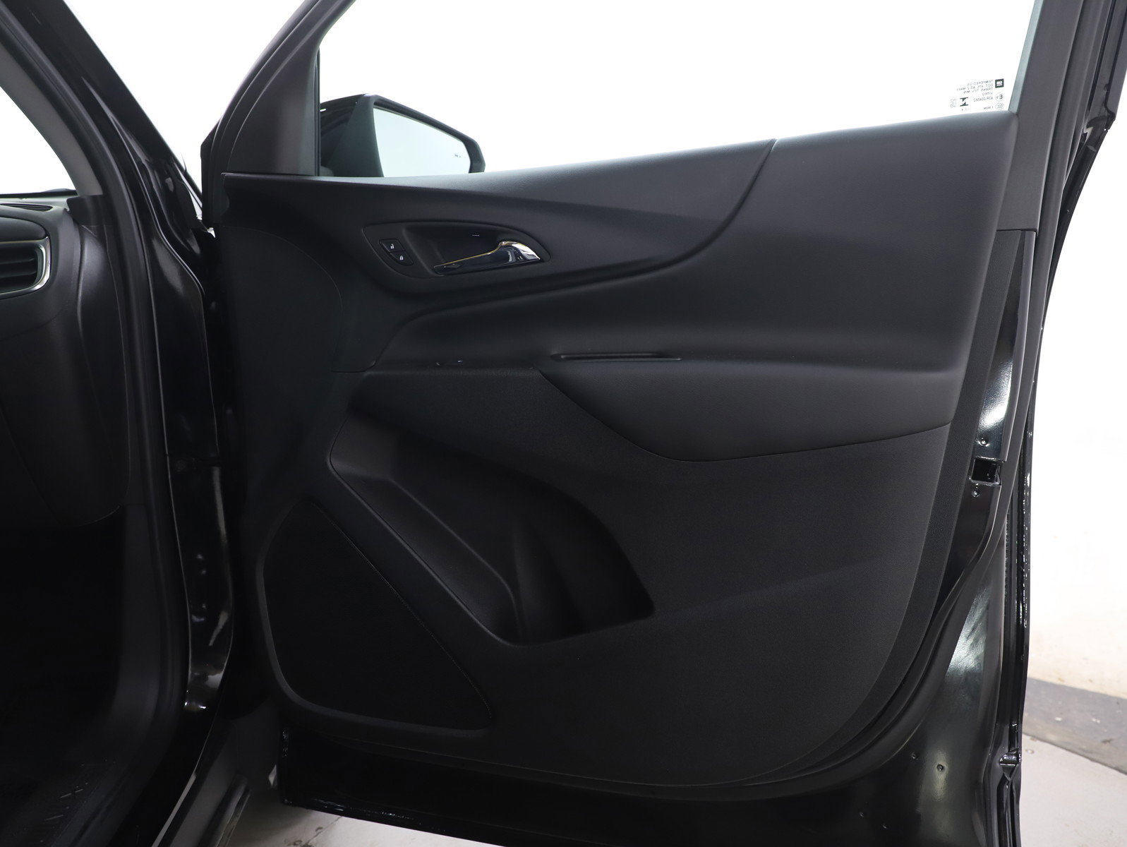 Used 2024 Chevrolet Equinox LT image 9