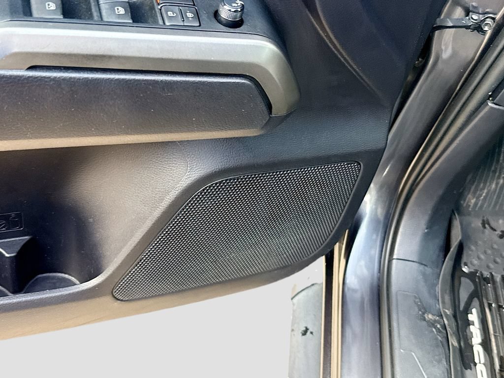 Used 2020 Toyota Tacoma SR5 RWD image 20