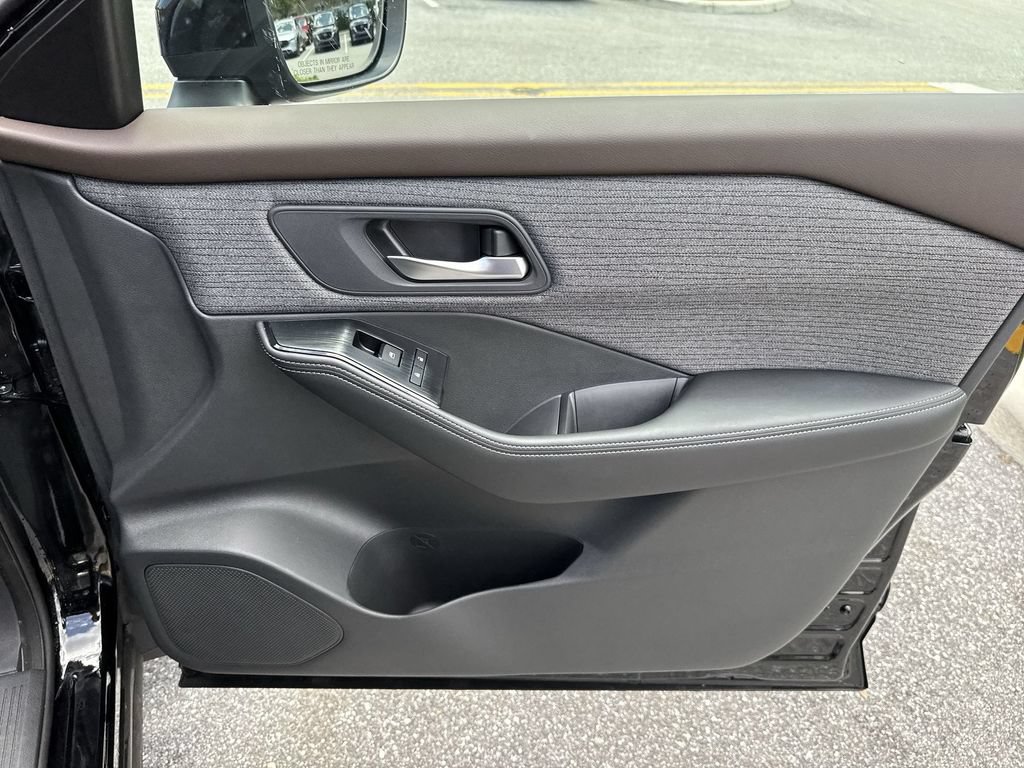Used 2023 Nissan Rogue SV FWD image 43