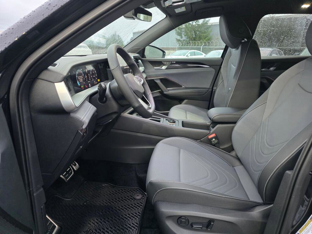 New 2026 Volkswagen Tiguan SE R-Line image 18