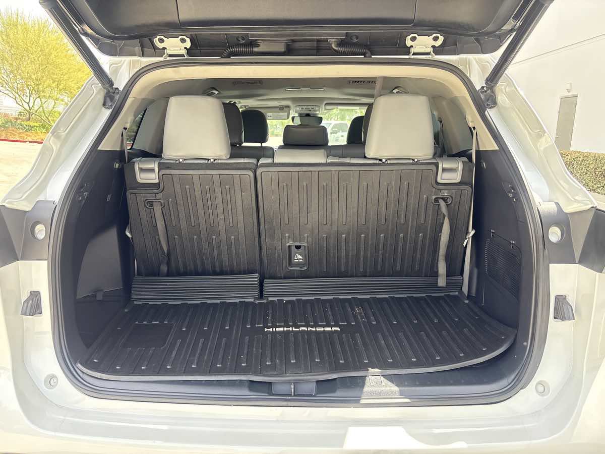 Used 2022 Toyota Highlander XLE FWD image 10