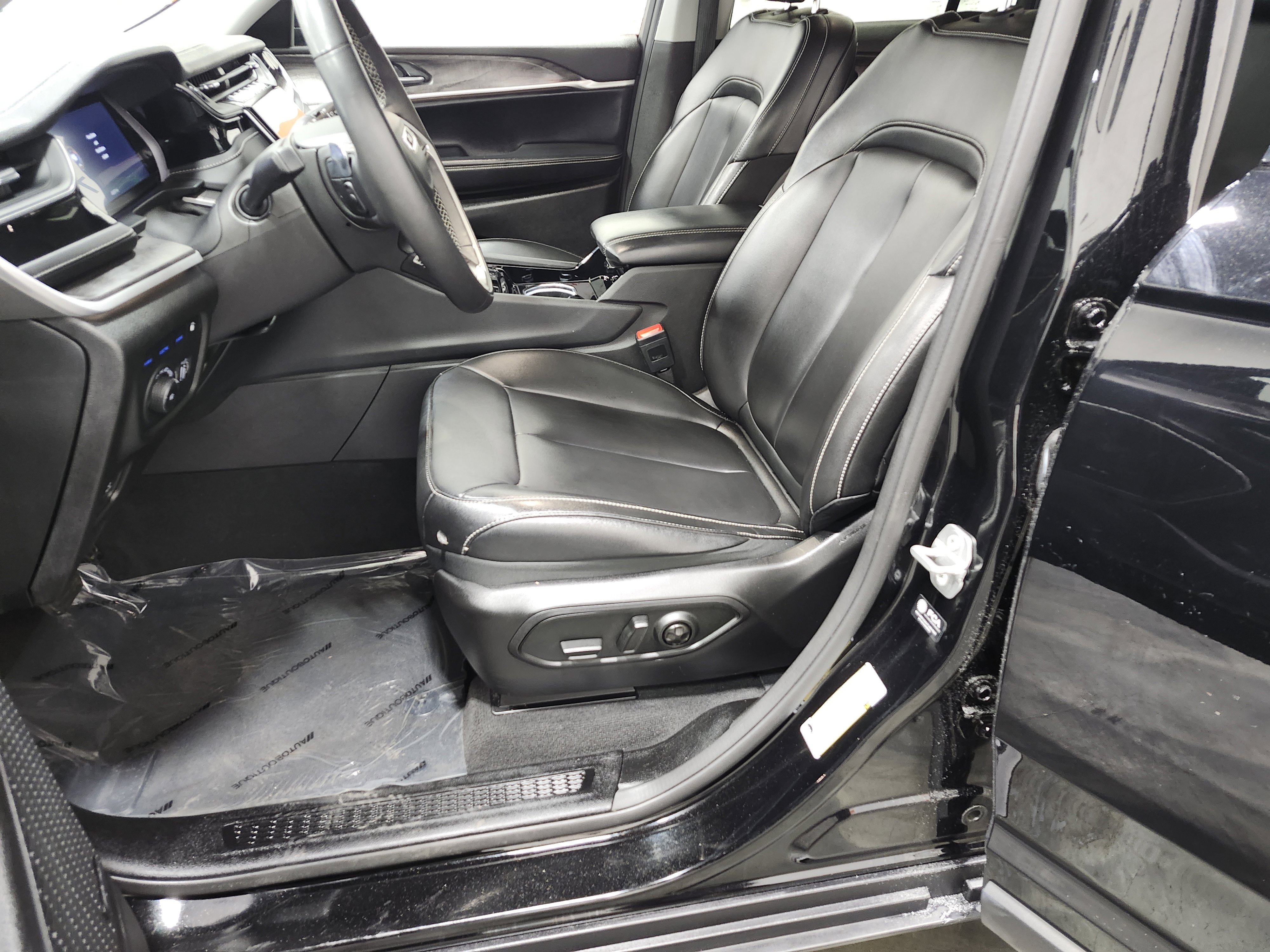 Used 2023 Jeep Grand Cherokee 4WD 4xe image 26