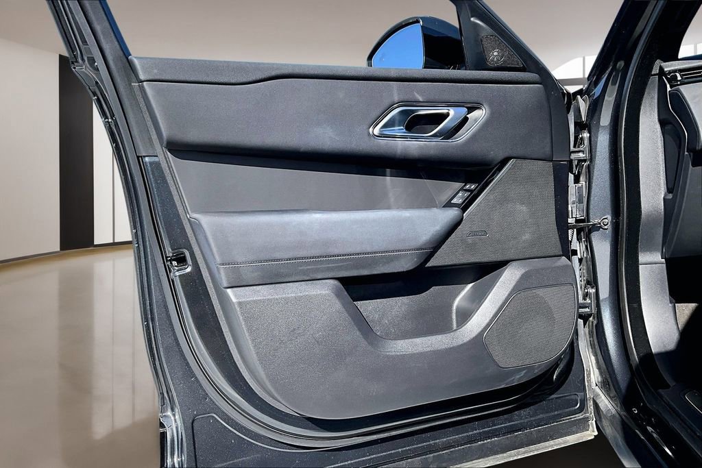 Certified 2024 Land Rover Range Rover Velar Dynamic SE image 18