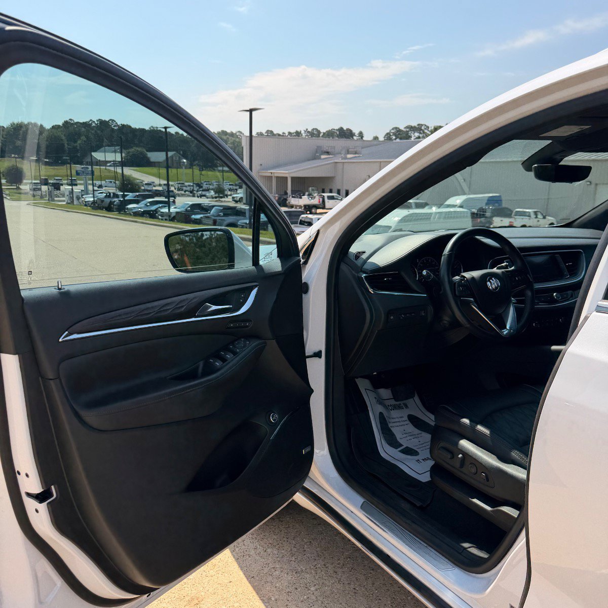 Used 2023 Buick Enclave Avenir w/ Avenir Technology Package FWD image 9