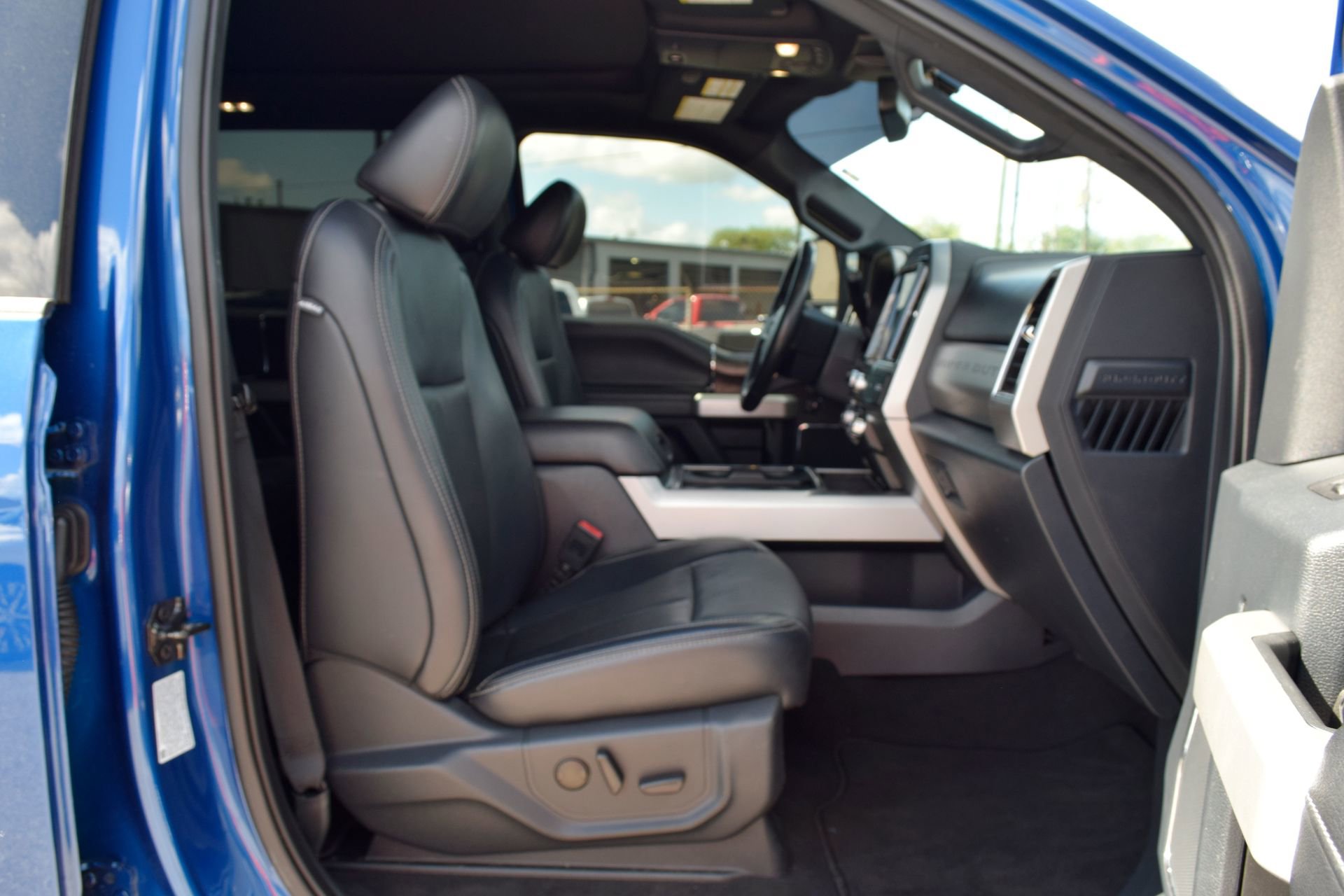 Used 2022 Ford F250 Lariat w/ Lariat Ultimate Package AWD/4WD image 23
