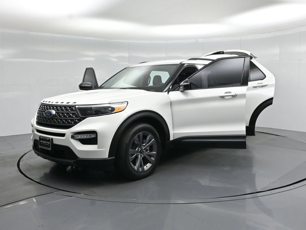 Certified 2023 Ford Explorer XLT w/ Equipment Group 202A RWD image 32