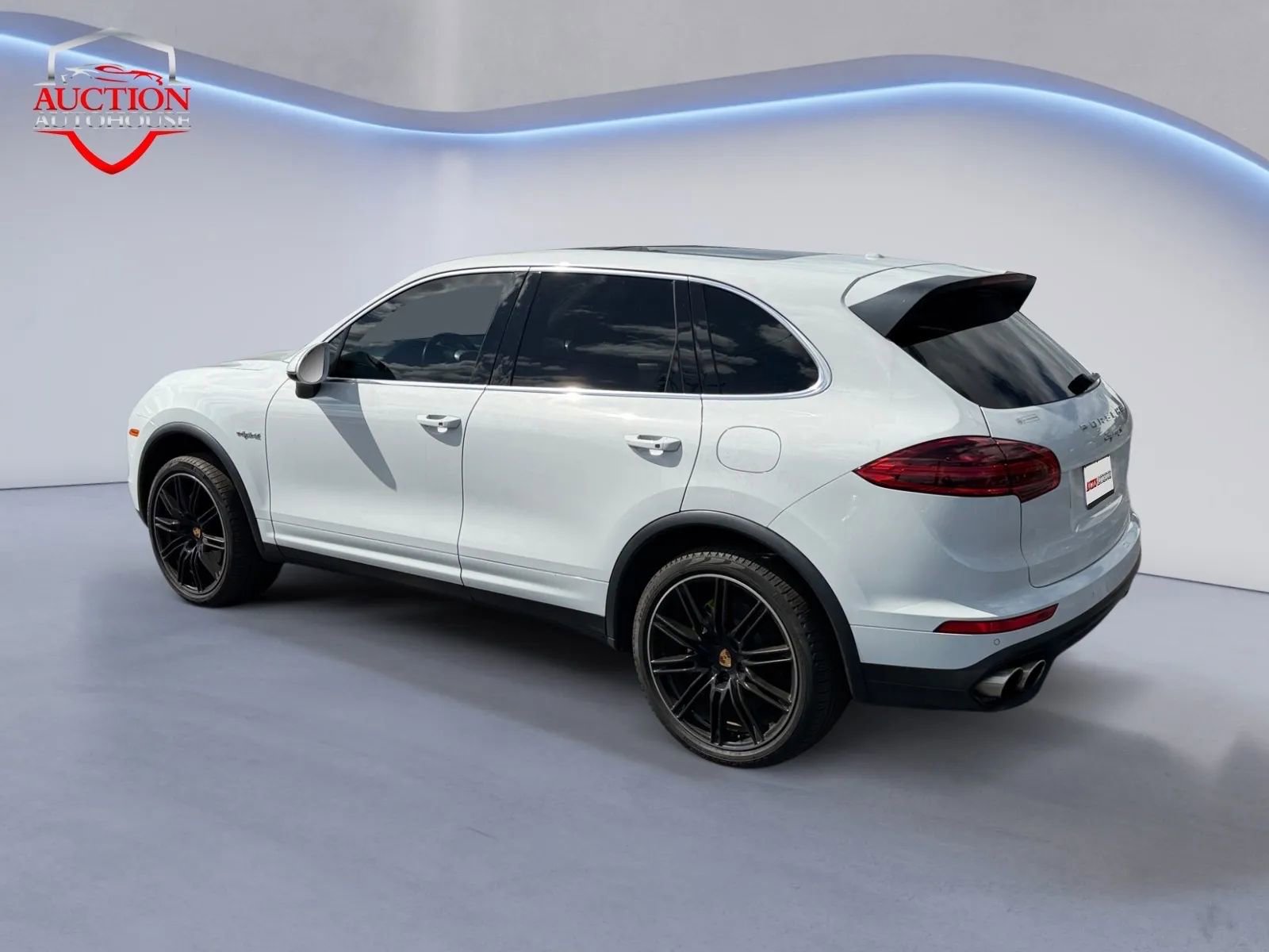 Used 2016 Porsche Cayenne S w/ Premium Package image 3