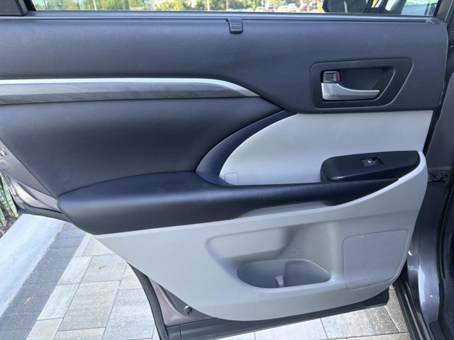 Used 2019 Toyota Highlander Limited AWD/4WD image 15