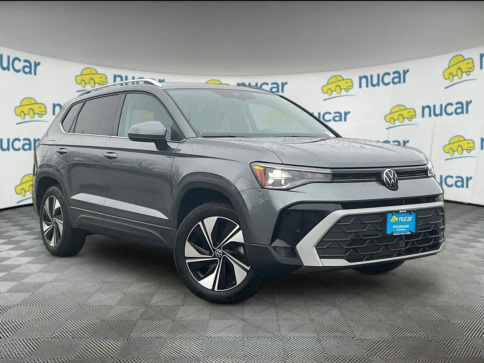 Used 2025 Volkswagen Taos SE w/ Panoramic Sunroof Package AWD/4WD image 1