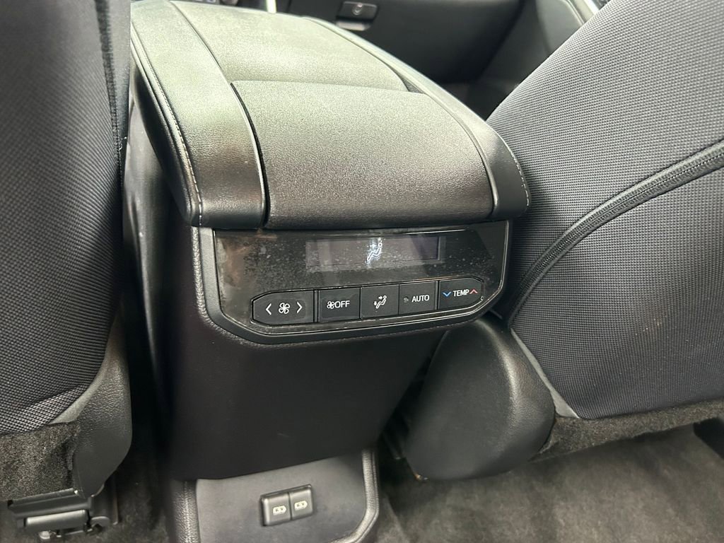 Used 2023 Toyota Highlander LE image 30