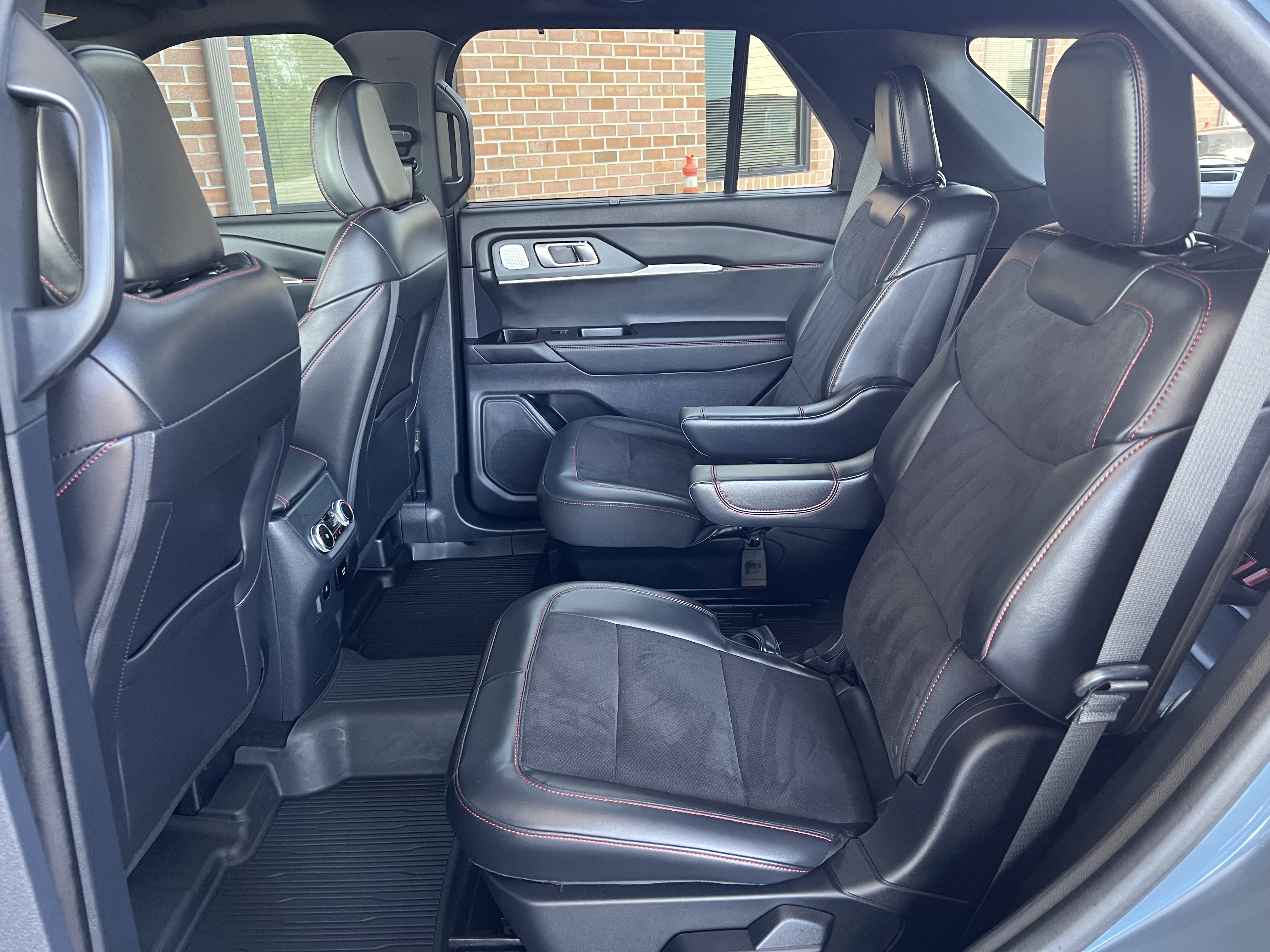 Used 2025 Ford Explorer ST AWD/4WD image 25