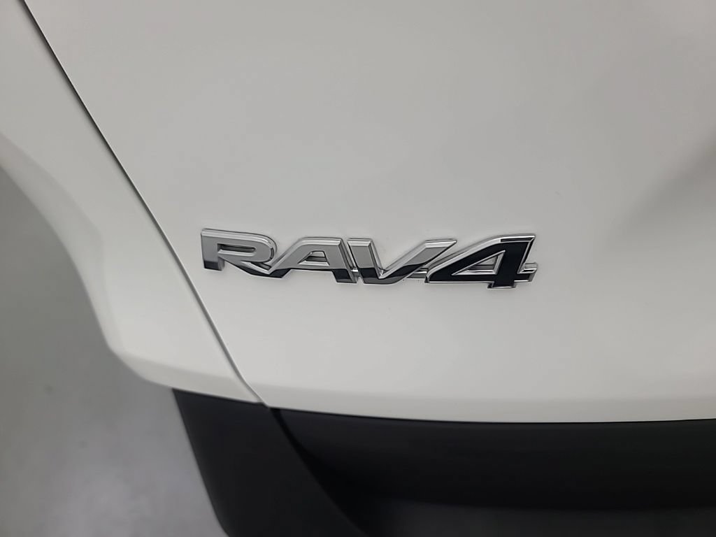 Used 2025 Toyota RAV4 LE AWD/4WD image 11