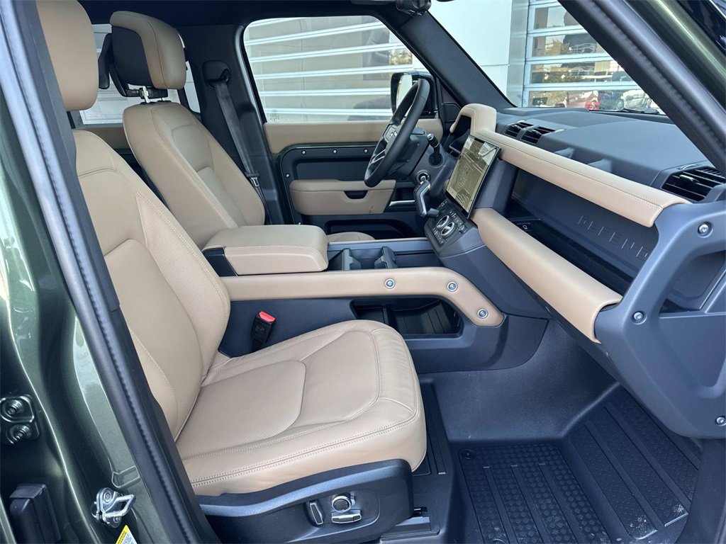 New 2026 Land Rover Defender 130 X-Dynamic SE image 8