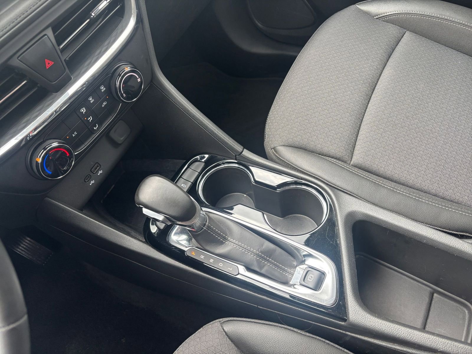 Used 2025 Buick Encore GX Preferred image 40