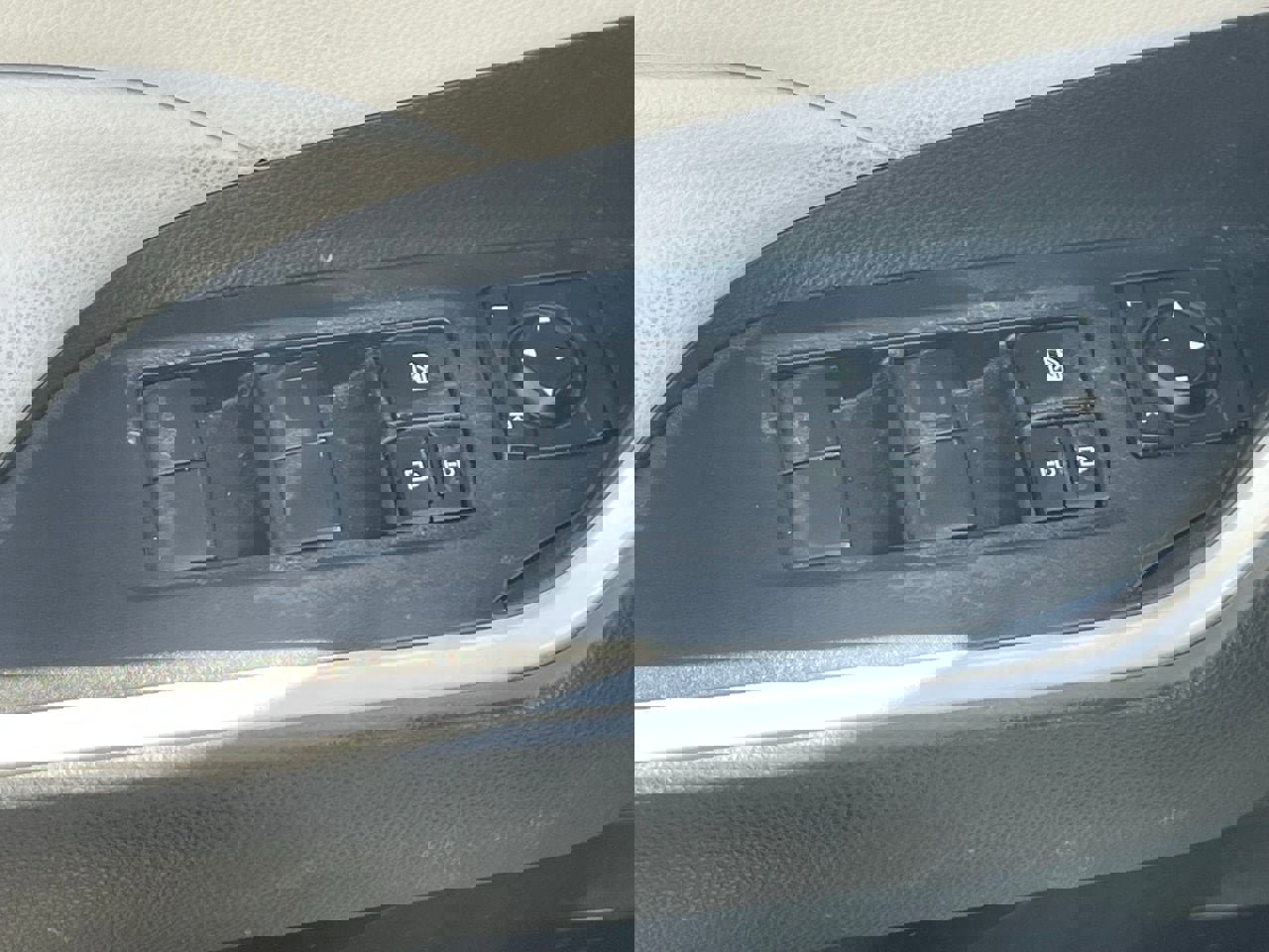 Used 2020 Toyota RAV4 XLE w/ Carpet Mat Package image 6