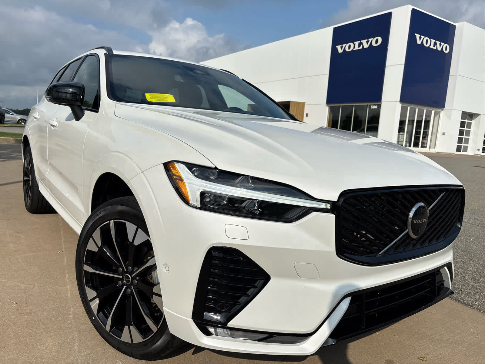 Used 2026 Volvo XC60 B5 Plus AWD/4WD image 3