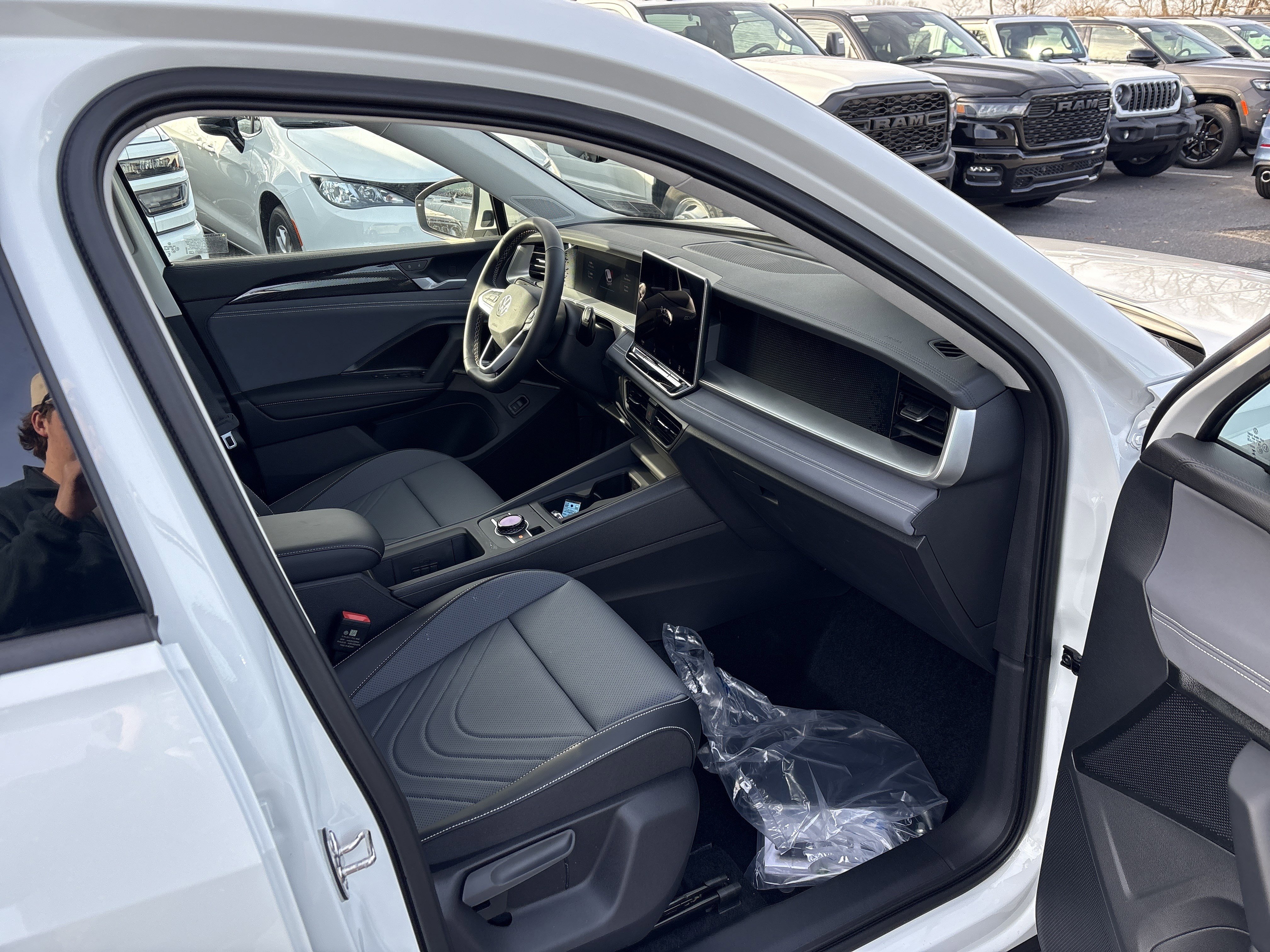 New 2026 Volkswagen Tiguan SE image 19