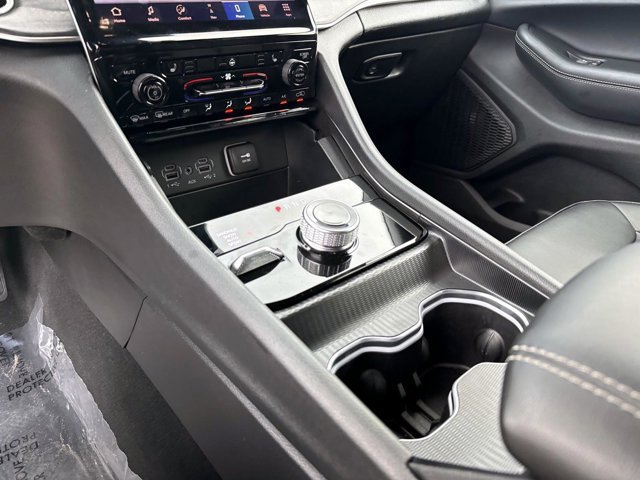 Used 2024 Jeep Grand Cherokee Limited AWD/4WD image 28