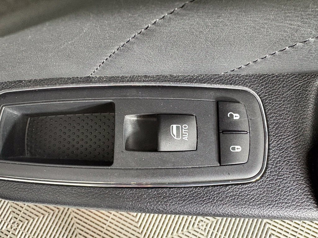 Used 2017 Dodge Charger SRT w/ Harman/Kardon Audio Group RWD image 39