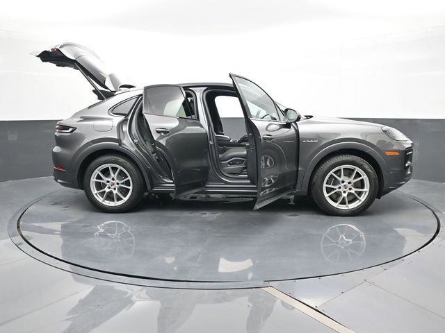 Certified 2025 Porsche Cayenne E-Hybrid Coupe image 34