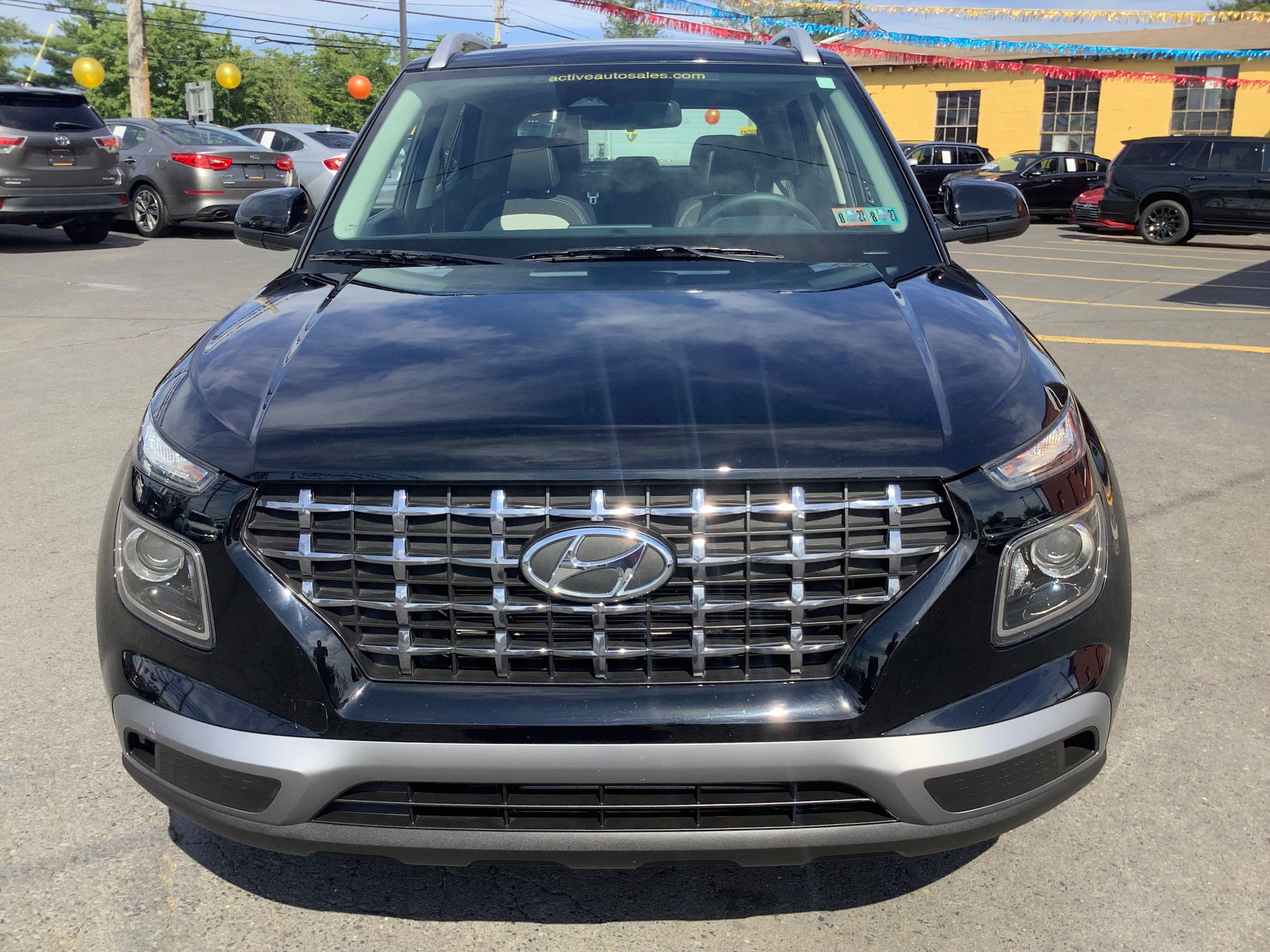 Used 2023 Hyundai Venue SEL w/ Cargo Package FWD image 2