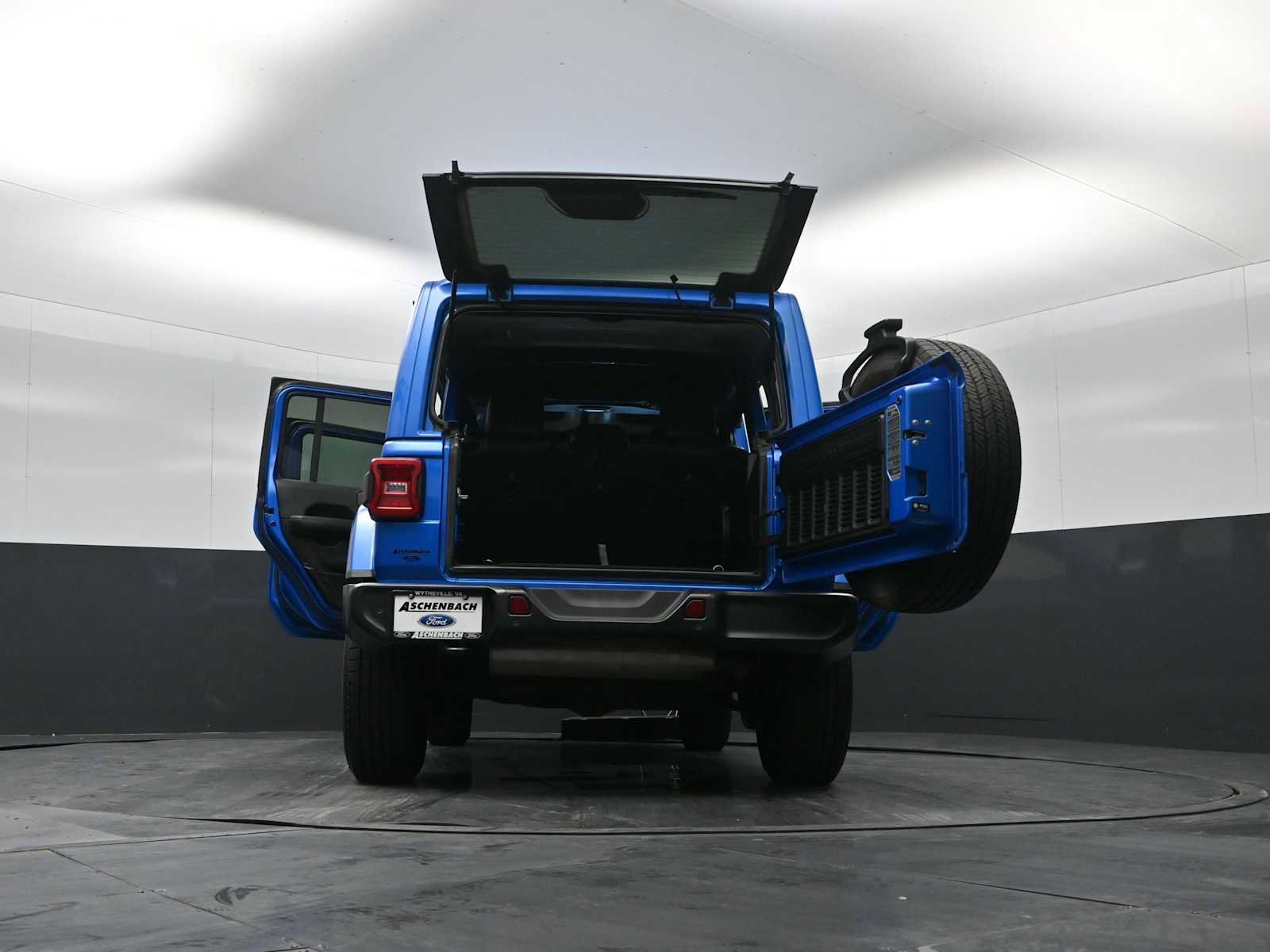 Used 2023 Jeep Wrangler Sahara w/ Safety Group image 30