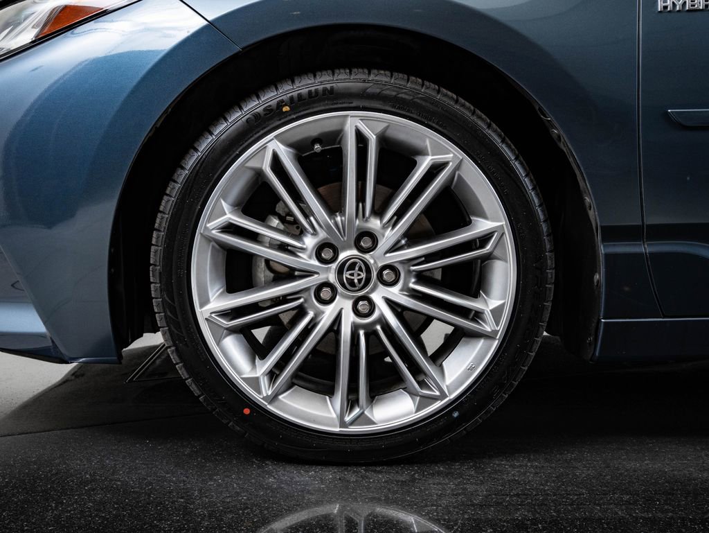 Used 2021 Toyota Avalon Limited w/ Advanced Safety Package FWD image 13