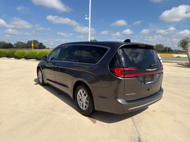 Used 2023 Chrysler Pacifica Touring-L FWD image 10